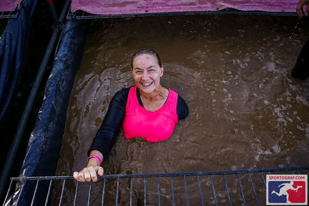 Gitterbecken mit Schlammwasser beim Muddy Angel in Leipzig